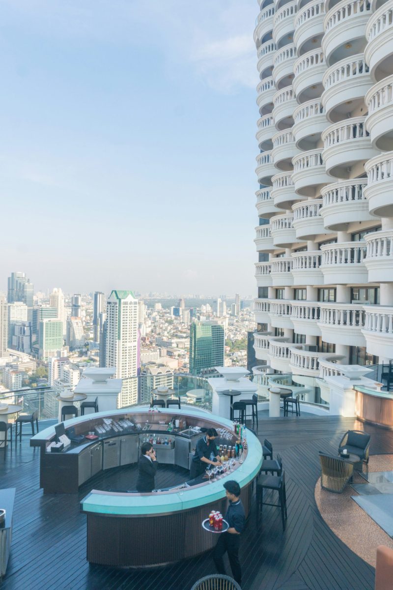 Luxusvilla in Thailand mit Infinity-Pool und Palmenblick